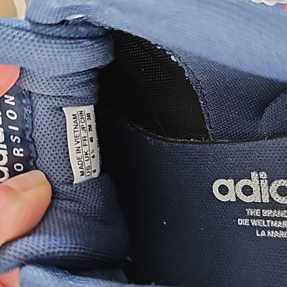 Shoes - Picture 3 of 4